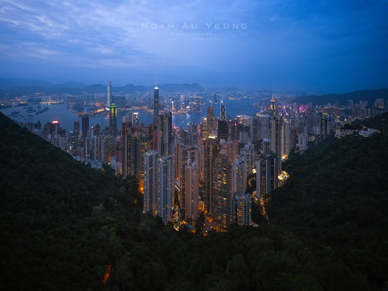 DUSK OF VICTORIA HARBOUR